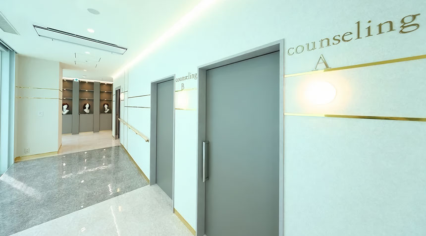 ゴールドを随所に配置