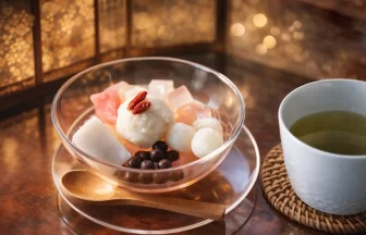 苺ミルク白玉あんみつ