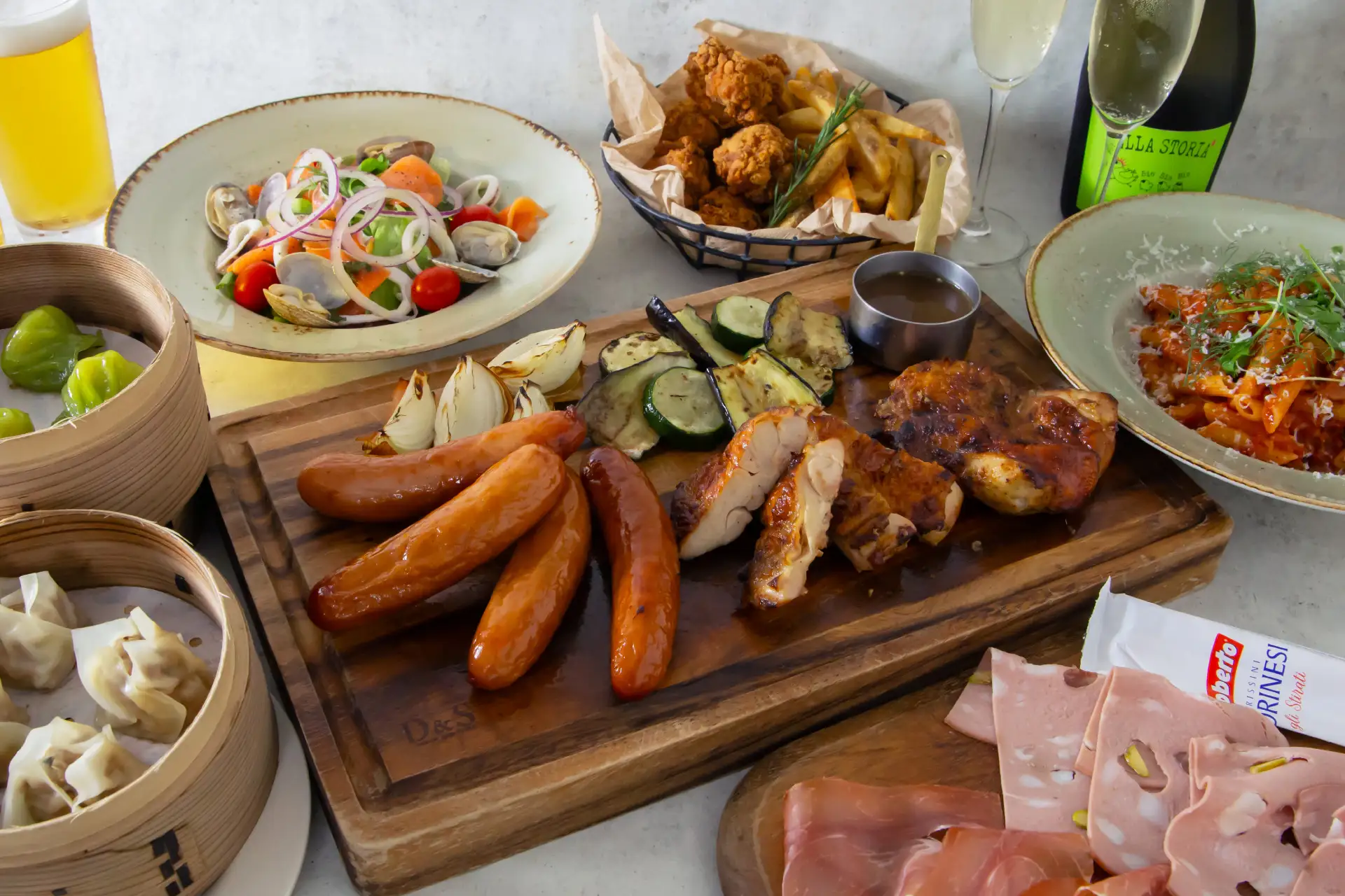 フードホールを食べ尽くす 忘新年会プラン