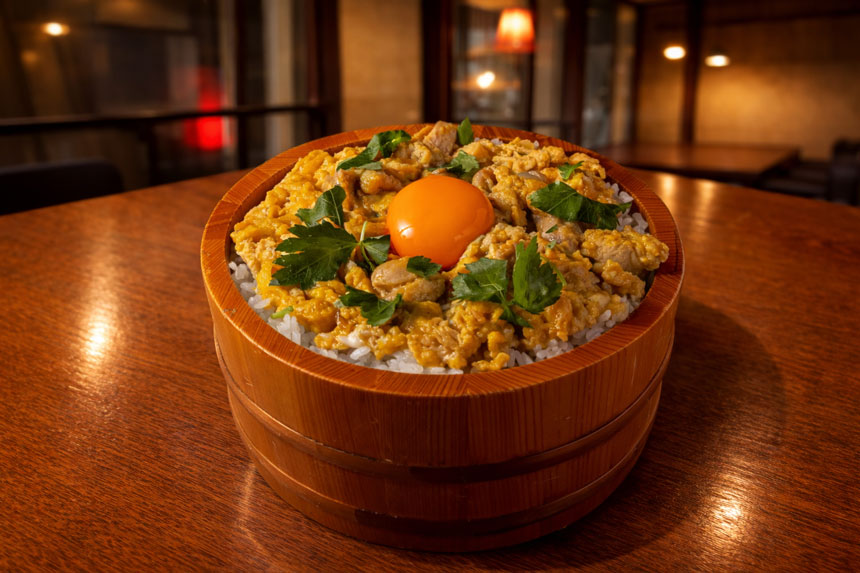 新鮮卵をふんだんに使った親子丼の写真