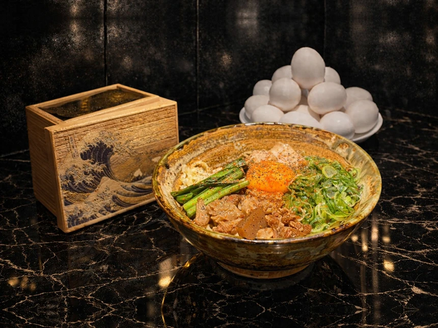 神戸名物「ぼっかけ」を使用した新メニュー『ぼっかけまぜそば』を販売開始｜駄目な隣人 神戸元町店