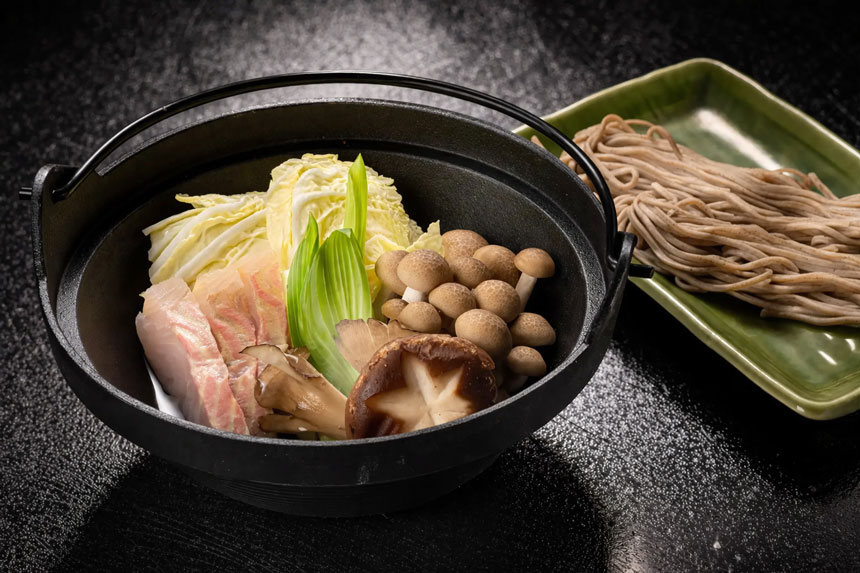 チョウザメの小鍋仕立ての写真