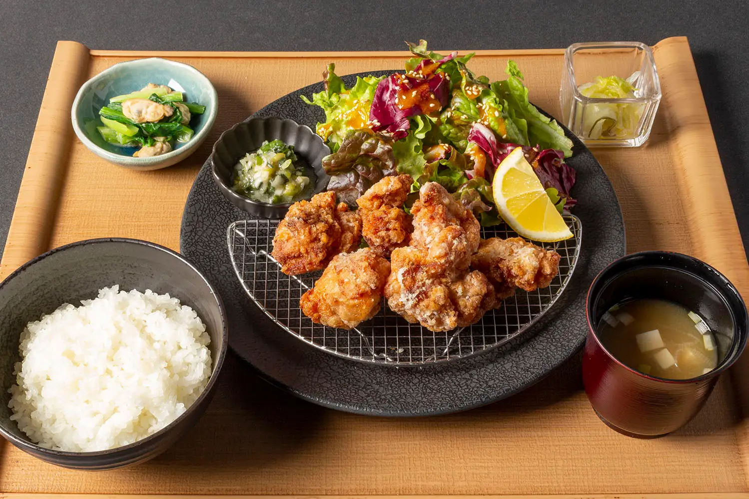 下総醤油唐揚げ御膳 青葱塩麹ダレの写真