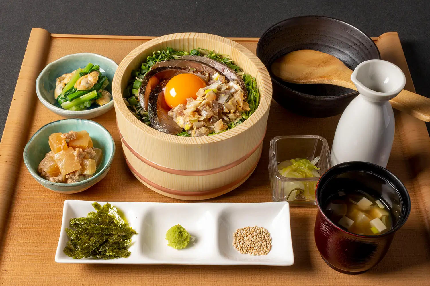 薬味たっぷり 炙り漬け鯖とまぐろなめろうのおひつご飯