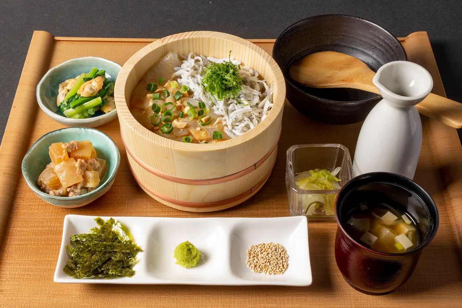 真鯛と釜揚げしらすの2色おひつご飯 焙煎落花生胡麻ダレ