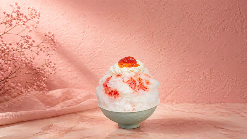 いちごミルクのかき氷の写真