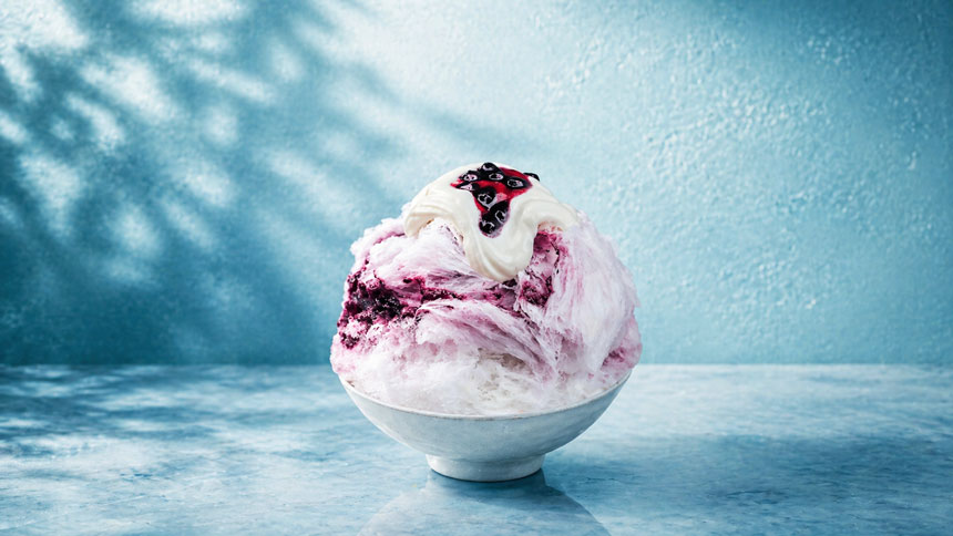 ブルーベリーヨーグルトのかき氷の写真