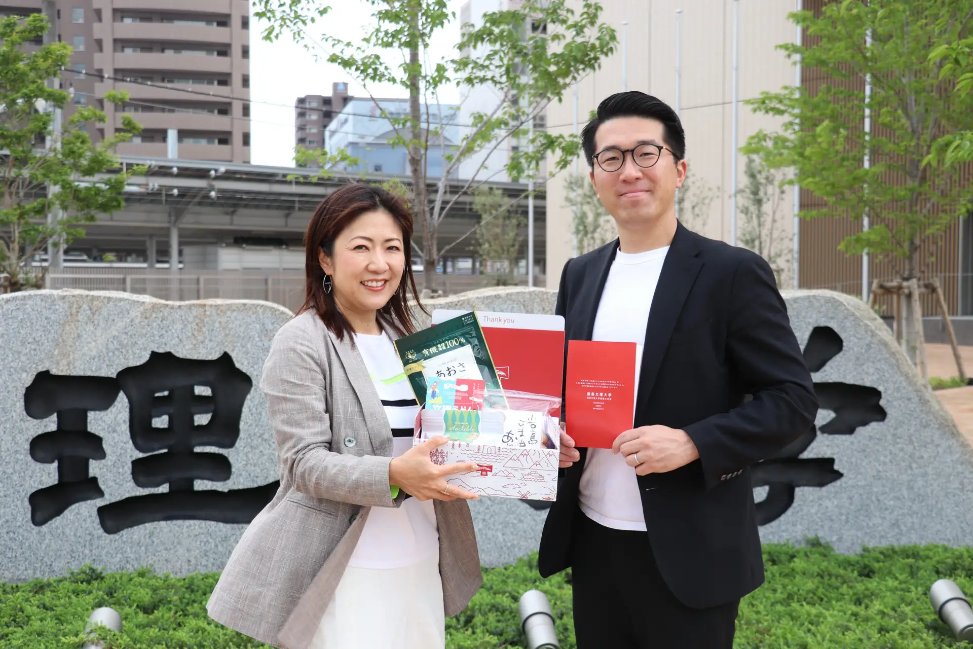 合同会社KOKYOと徳島文理大学が共同開発、徳島・香川・小豆島ゆかりの食と研究成果を詰め込んだオリジナルギフトボックスが完成