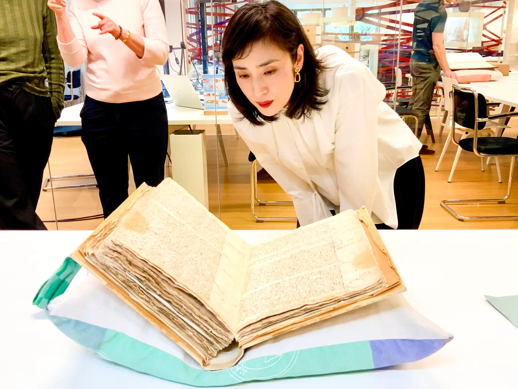 ハーグ国立古文書館で日蘭関係の始まりを探る