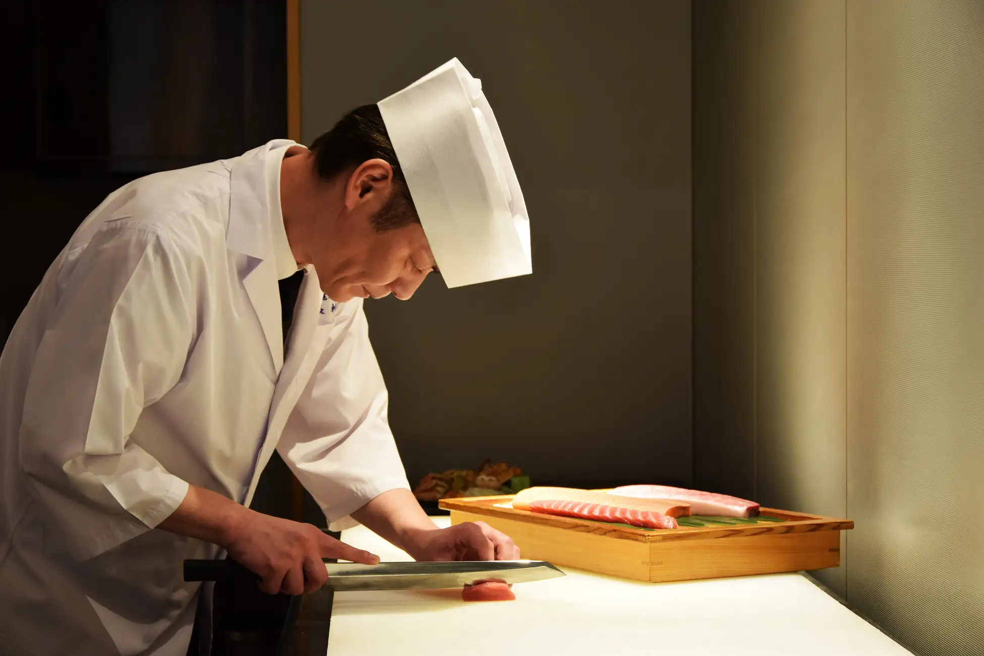 第一滝本館料理長・村榮裕司